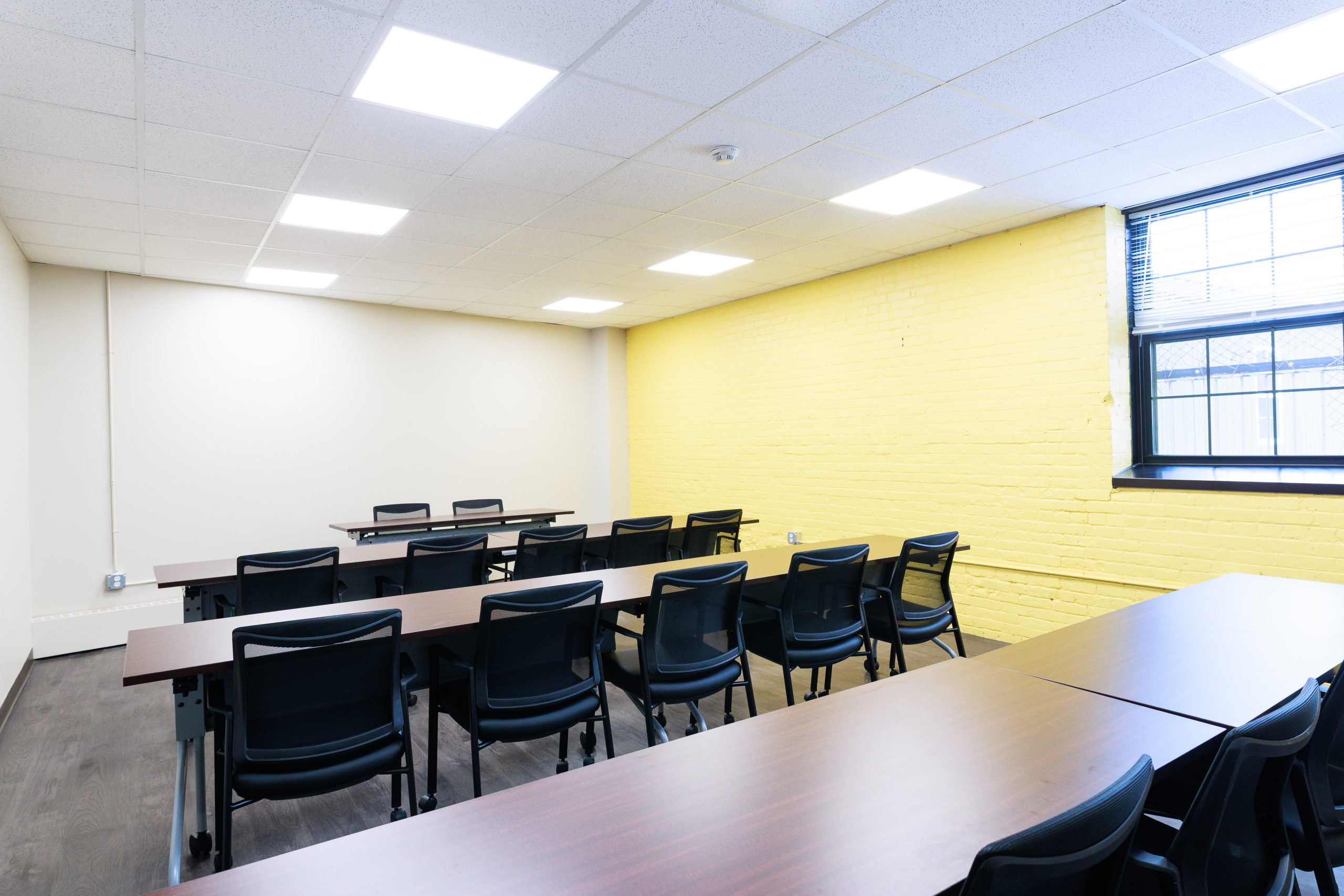 COMMUNITY RESOURCE ROOM 